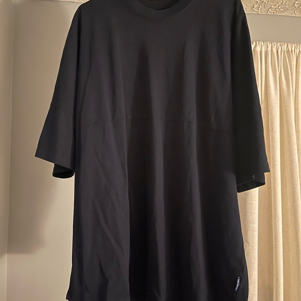 Oversized Black Women’s UCONN Shirt
